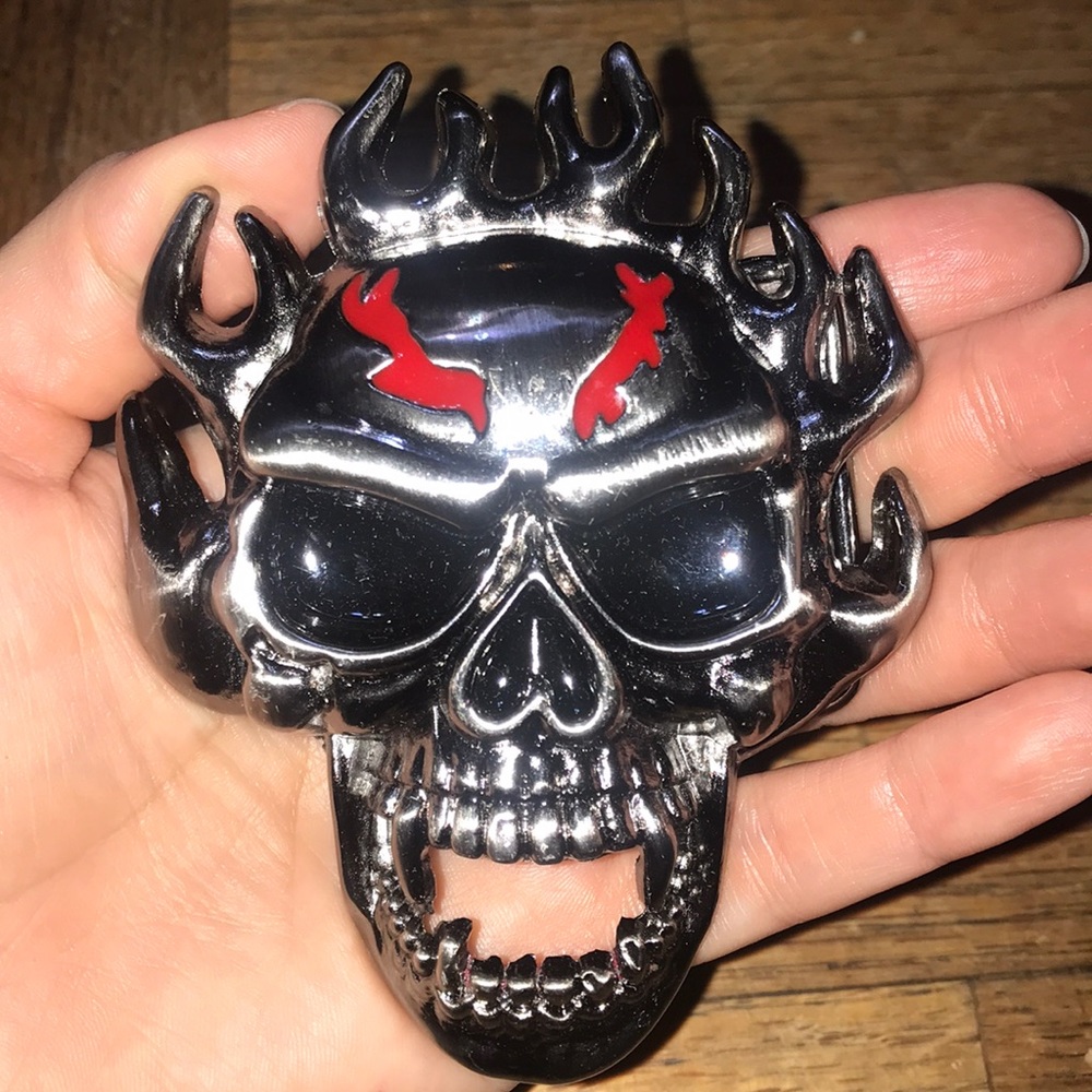 Skull belt buckle
